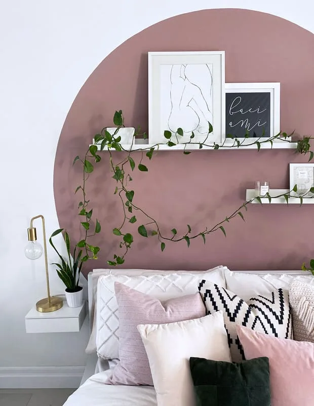 DIY-tete-de-lit-rond-peinture-rose