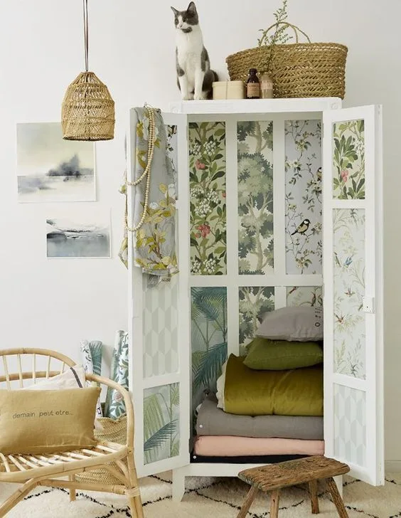 relooking-armoire-chambre-papier-peint-fleuri